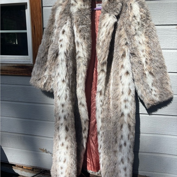 Gray and Cream Teddy Jacket with Plush Texture - Picture 1 of 4